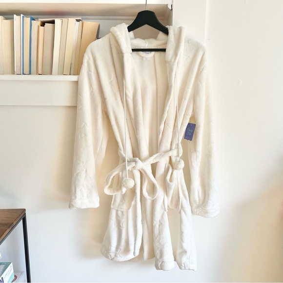 NWT women’s robe Sz small starts sorts juniors sizing - Picture 1 of 11